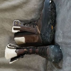 Merrell Women's size 9 winter waterproof hiking boots.